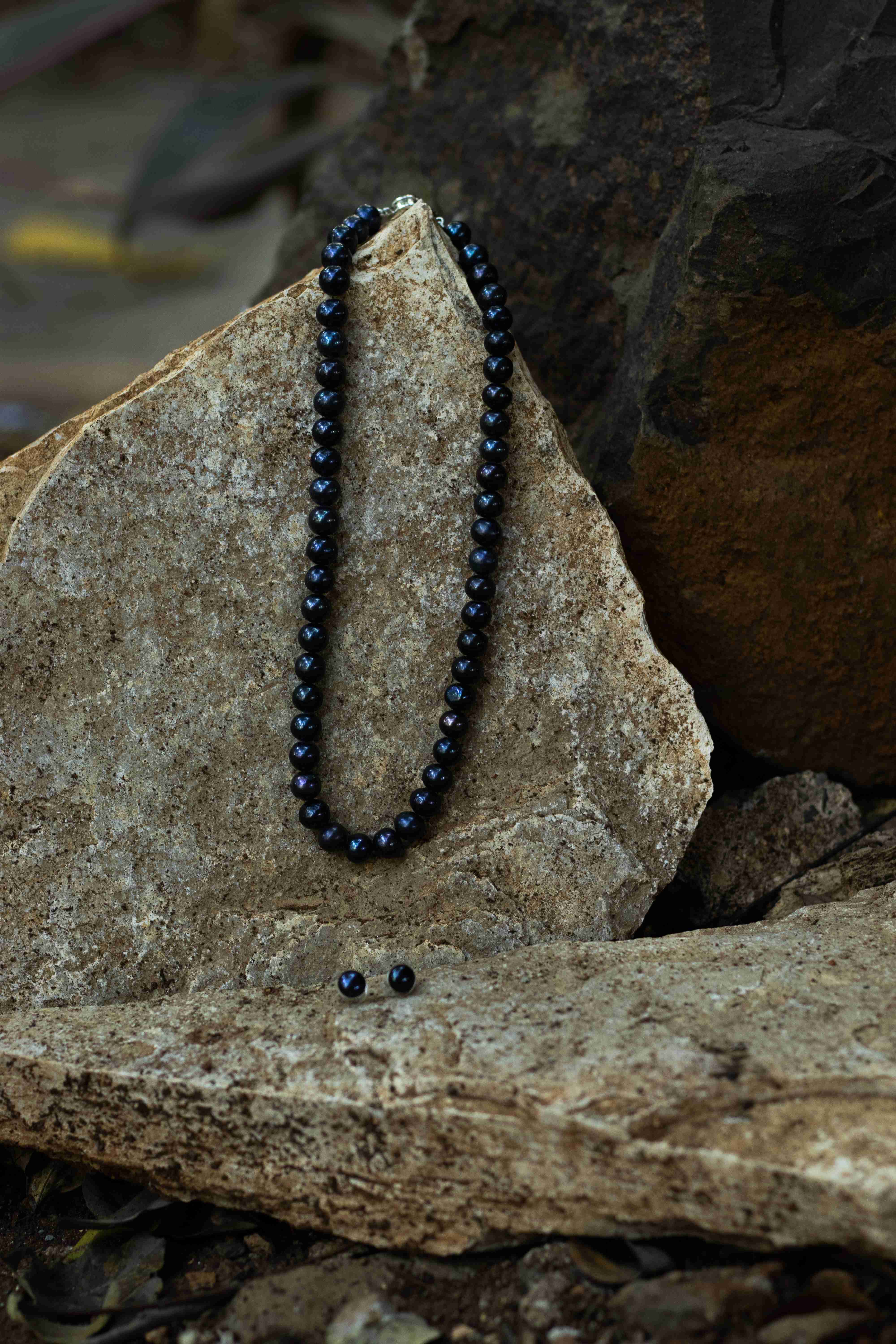 Midnight Noir pearl necklace