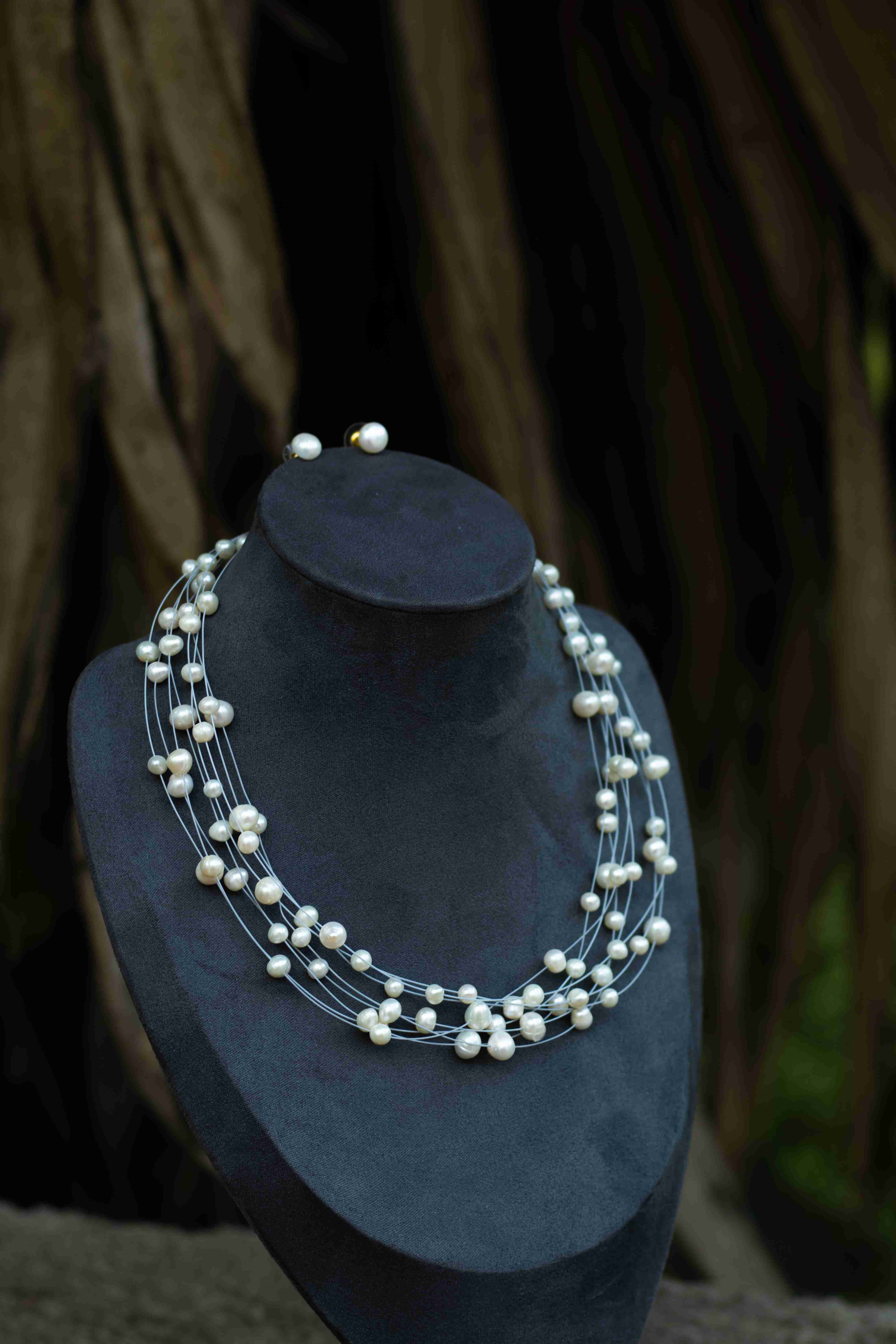 Moon White Layers pearl necklace